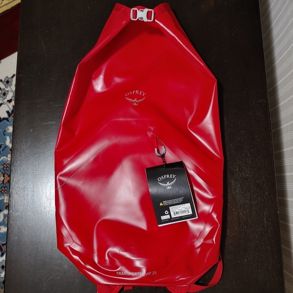 NWT Osprey Transporter WP 25L Roll Top Waterproof Laptop Backpack Poinsettia Red - Picture 5 of 10